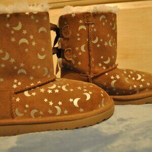 UGG Girls Size 11 Bailey Bow Silver Moon and Star tan with cream fur